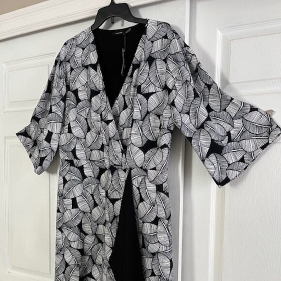 Natori Dresses & Skirts - Natori Dress Black and white